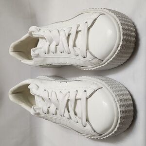 Puma × Fenty by Rihanna White Patent Leather Platform Sneakers (W Size 7.5)